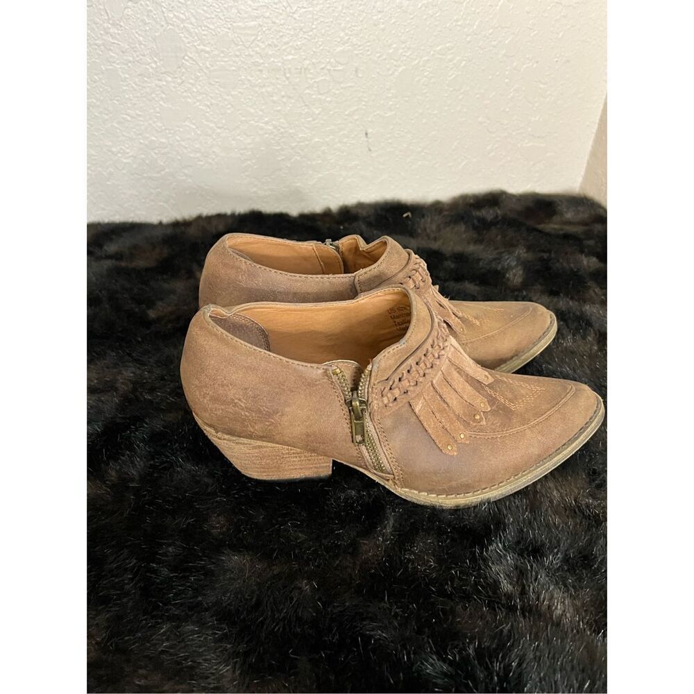Very Volatile Western Style Kiltie Stacked Heel Ankle Booties Size 7
